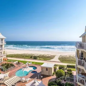 https://crystal-beach-apartments.queenslandhotels.net